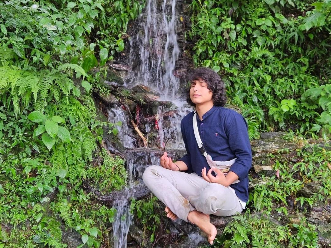 Katyuri Kings Divine Stay- Babaji'S Cave Dwarahat エクステリア 写真