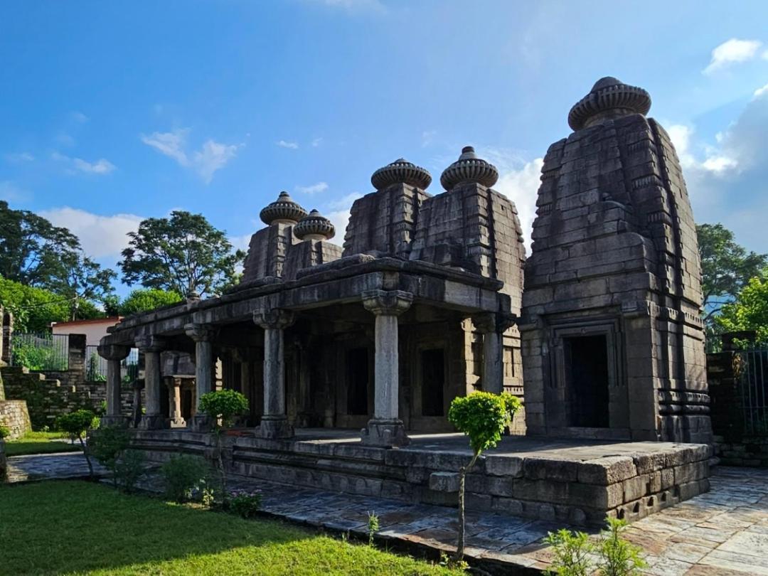 Katyuri Kings Divine Stay- Babaji'S Cave Dwarahat エクステリア 写真